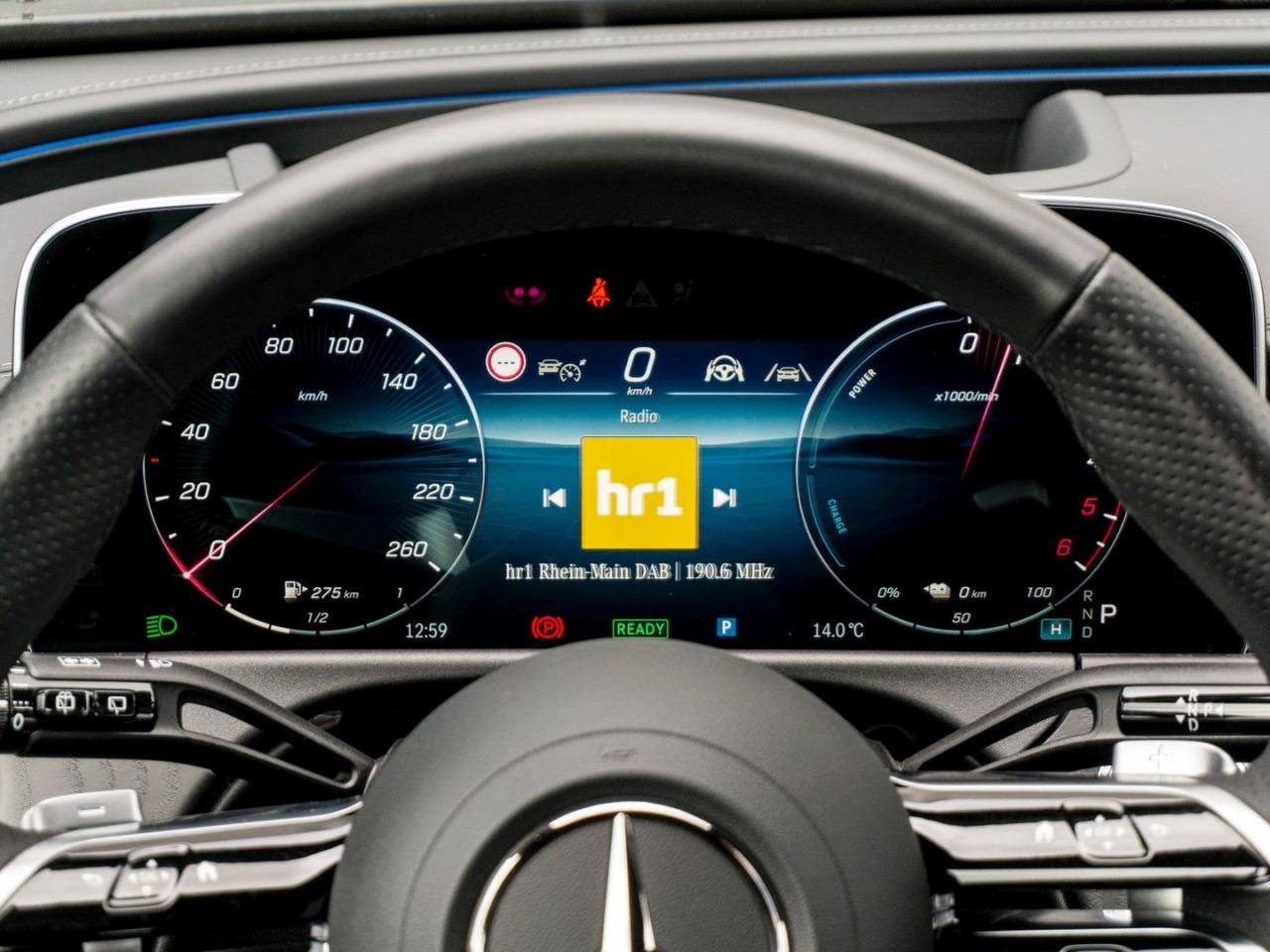 Mercedes-Benz E 300 de 4M T AMG Distronic Panorama Burmester