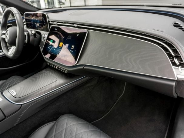 Mercedes-Benz E 300 de 4M T AMG Distronic Panorama Burmester