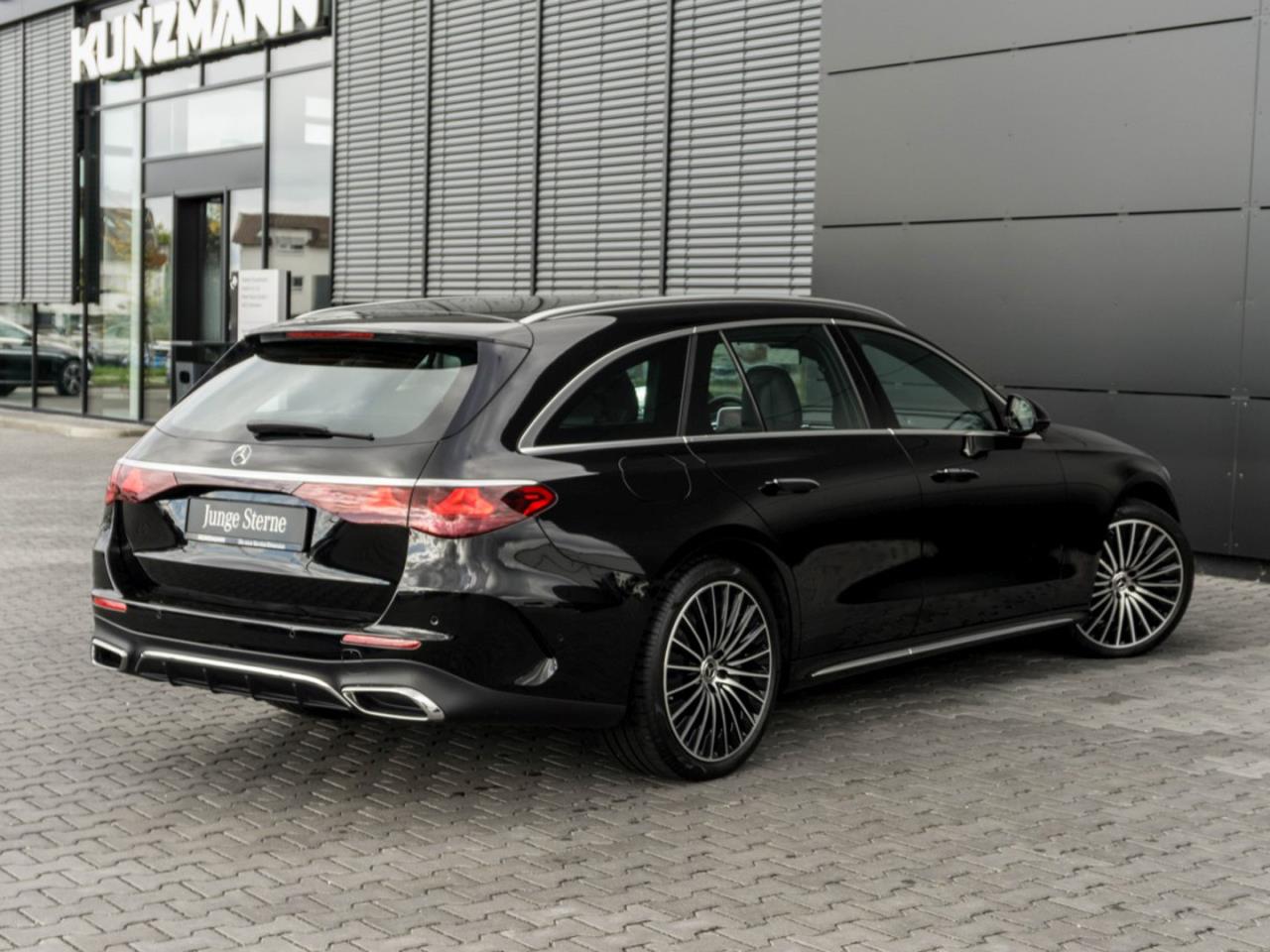 Mercedes-Benz E 300 de 4M T AMG Distronic Panorama Burmester