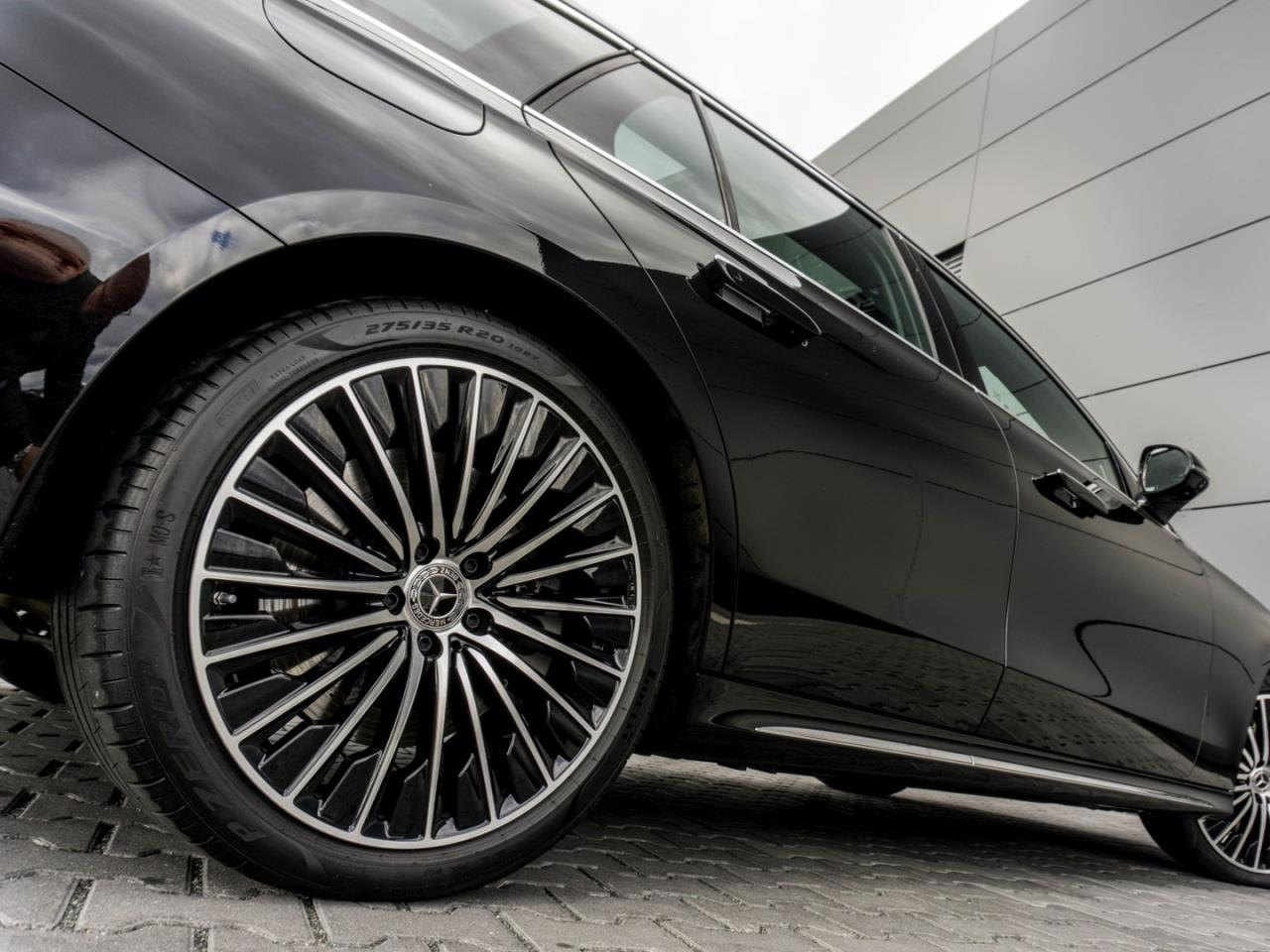 Mercedes-Benz E 300 de 4M T AMG Distronic Panorama Burmester