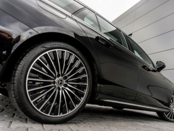 Mercedes-Benz E 300 de 4M T AMG Distronic Panorama Burmester Mercedes-Benz E 300 de 4M T AMG Distronic Panorama Burmester