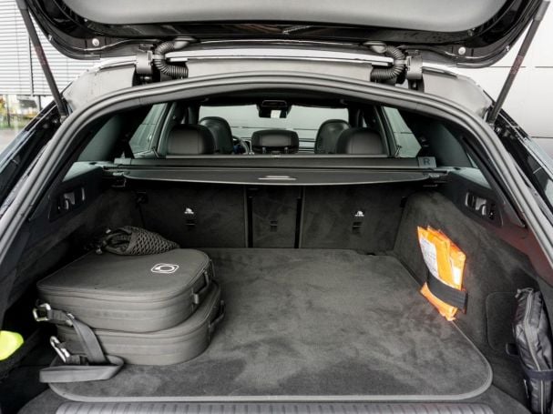 Mercedes-Benz E 300 de 4M T AMG Distronic Panorama Burmester Mercedes-Benz E 300 de 4M T AMG Distronic Panorama Burmester