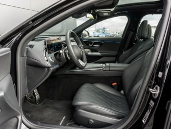 Mercedes-Benz E 300 de 4M T AMG Distronic Panorama Burmester Mercedes-Benz E 300 de 4M T AMG Distronic Panorama Burmester