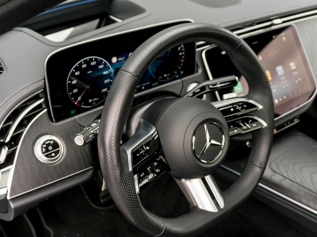 Mercedes-Benz E 300 de 4M T AMG Distronic Panorama Burmester