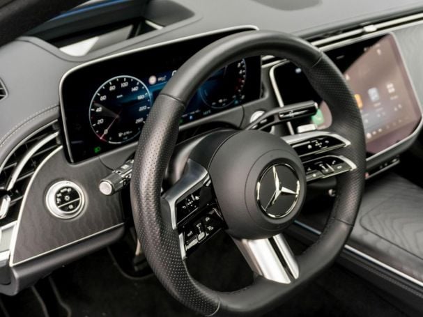 Mercedes-Benz E 300 de 4M T AMG Distronic Panorama Burmester