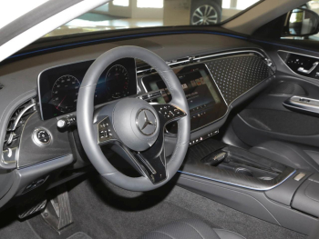 Mercedes-Benz E 300 de T Avantgarde Panorama 360° Memory ParkP