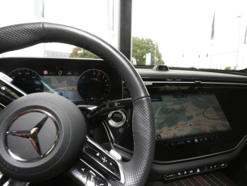 Mercedes-Benz E 300 de T AMG Night Panorama Kamera Keyless AHK
