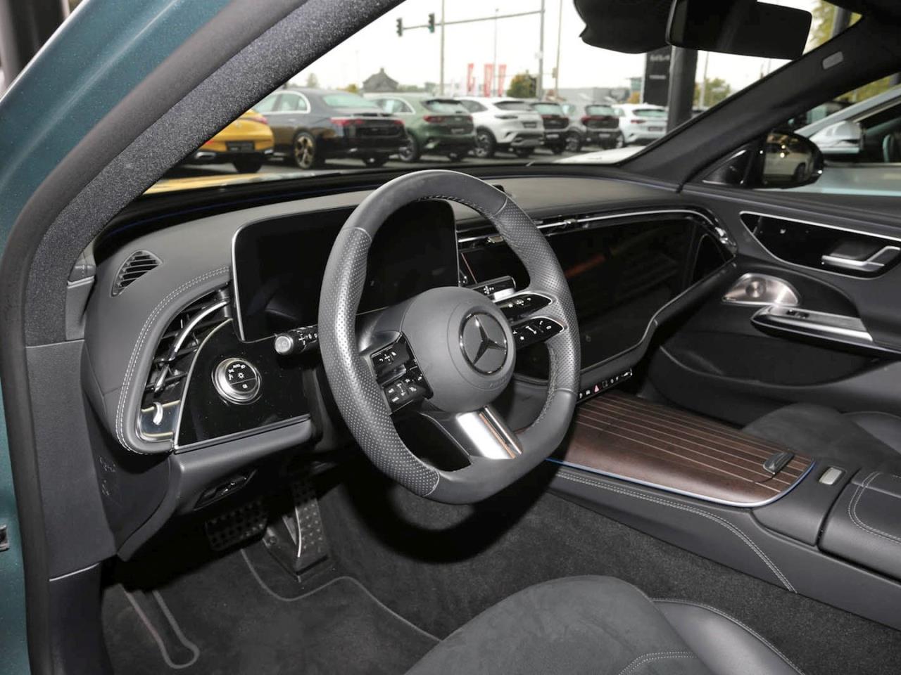 Mercedes-Benz E 300 de T AMG Night Panorama Kamera Keyless AHK