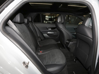 Mercedes-Benz E 300 e T AMG Night MBUX Distronic Panorama AHK