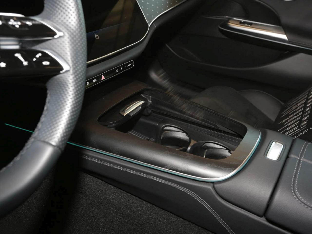 Mercedes-Benz E 300 e T AMG Night MBUX Distronic Panorama AHK