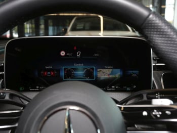 Mercedes-Benz E 300 e T AMG Night MBUX Distronic Panorama AHK