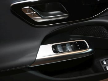 Mercedes-Benz E 300 e T AMG Night MBUX Distronic Panorama AHK