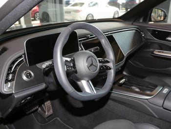 Mercedes-Benz E 300 e T AMG Night MBUX Distronic Panorama AHK Mercedes-Benz E 300 e T AMG Night MBUX Distronic Panorama AHK