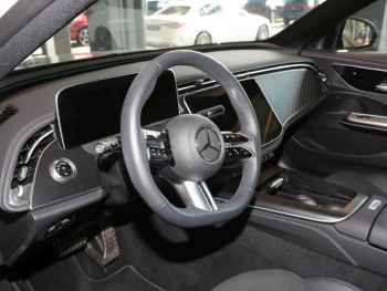 Mercedes-Benz E 300 e T AMG Night MBUX Distronic Panorama AHK