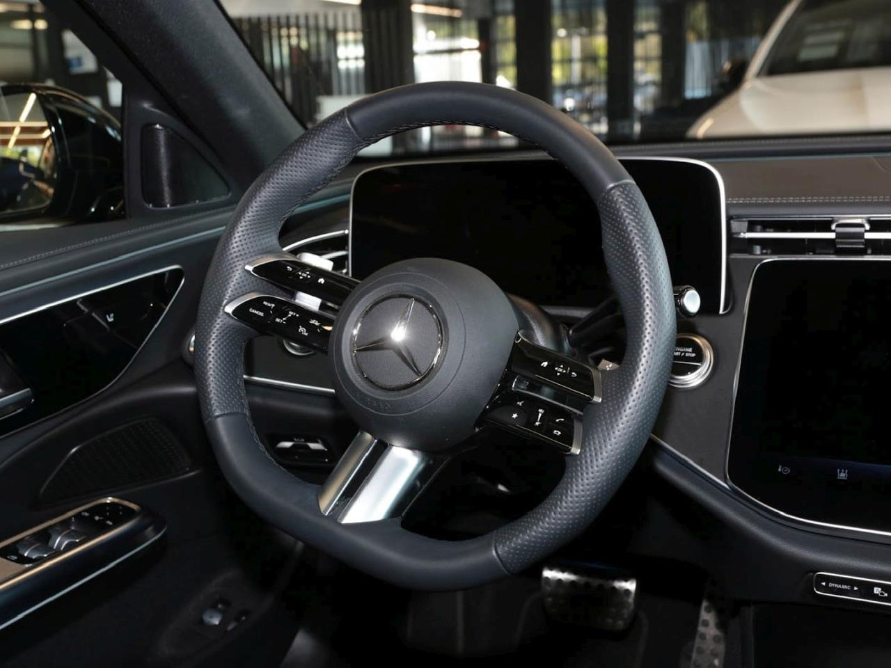 Mercedes-Benz E 300 e T AMG Night MBUX Distronic Panorama AHK