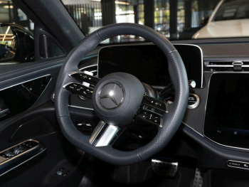 Mercedes-Benz E 300 e T AMG Night MBUX Distronic Panorama AHK