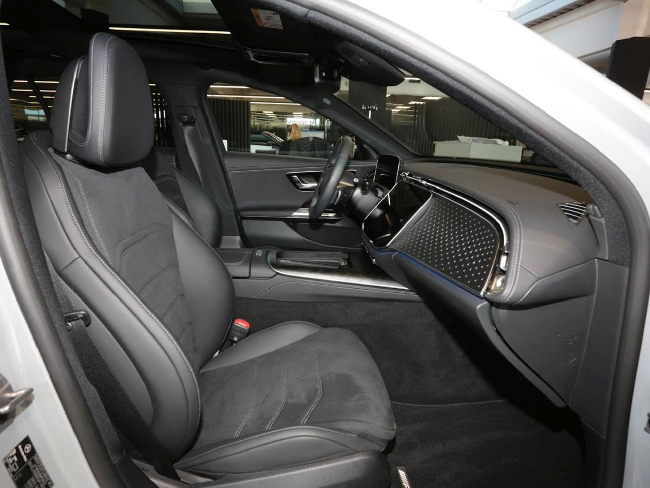 Mercedes-Benz E 300 e T AMG Night MBUX Distronic Panorama AHK