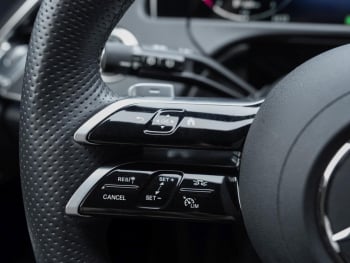 Mercedes-Benz E 300 e T AMG Night Navi Distronic AHK SHZ-Fond