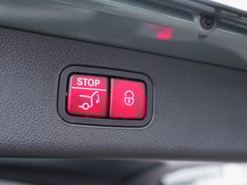 Mercedes-Benz E 300 e T AMG Night Navi Distronic AHK SHZ-Fond