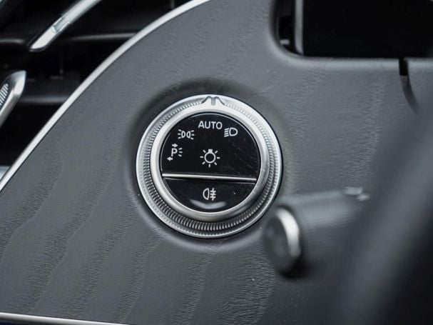 Mercedes-Benz E 300 e T AMG Night Navi Distronic AHK SHZ-Fond