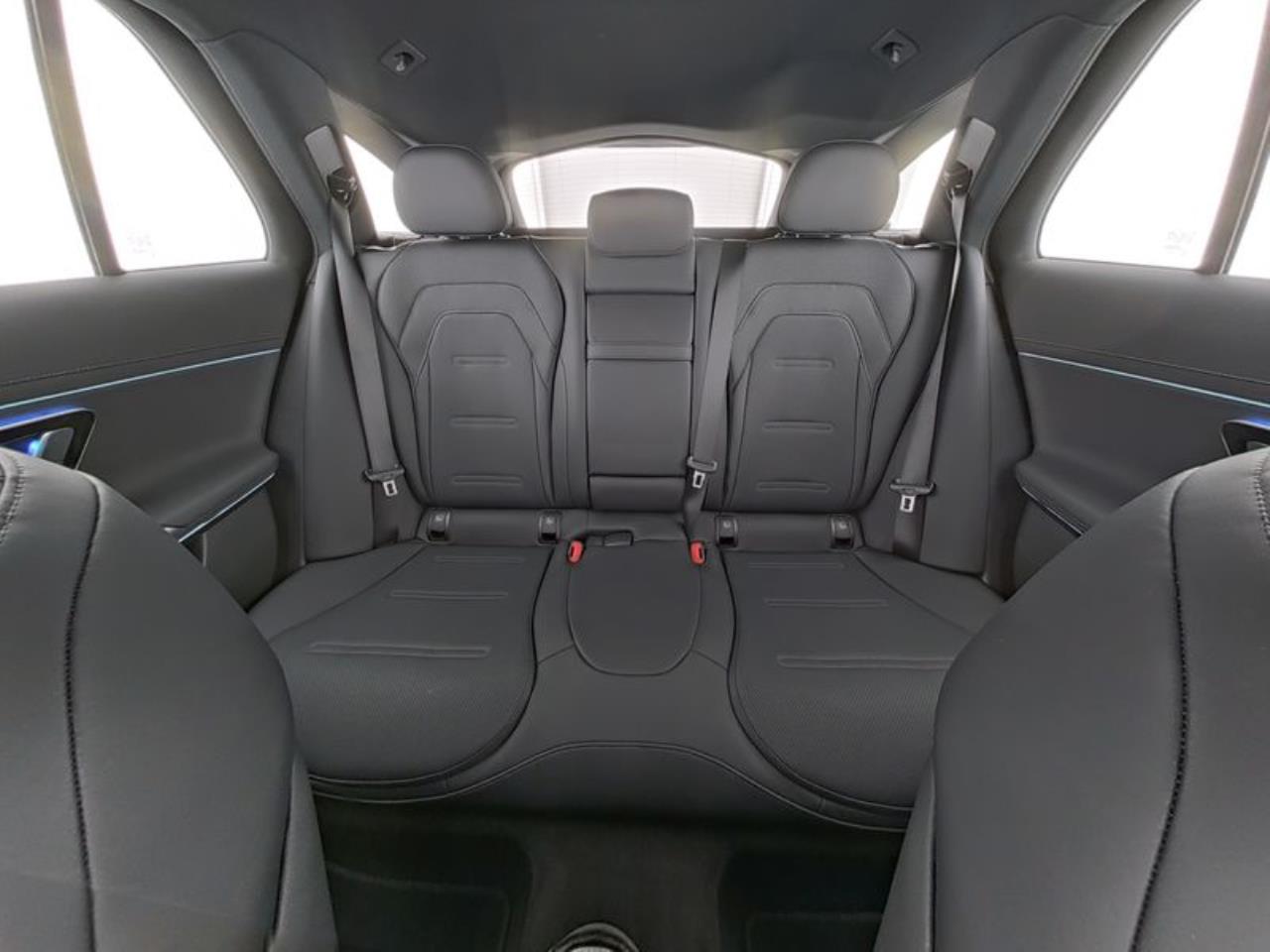 Mercedes-Benz E 53 AMG 4M+ T Panorama Distronic AHK HUD 360° Mercedes-Benz E 53 AMG 4M+ T Panorama Distronic AHK HUD 360°