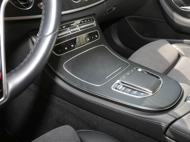 Mercedes-Benz E 200 Avantgarde MBUX Navi LED Kamera Totwinkel Mercedes-Benz E 200 Avantgarde MBUX Navi LED Kamera Totwinkel