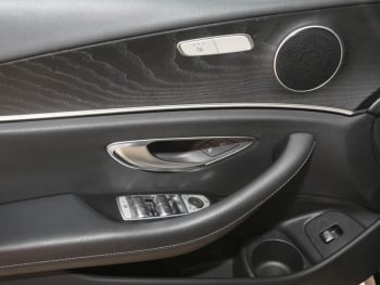 Mercedes-Benz E 200  Avantgarde MBUX Navi LED Kamera Totwinkel