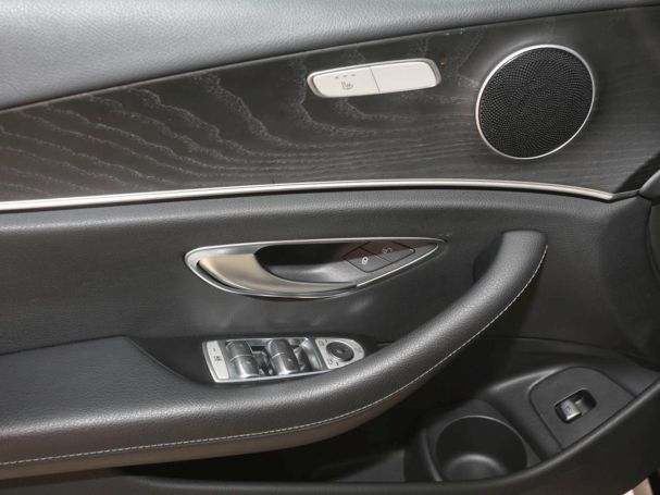 Mercedes-Benz E 200 Avantgarde MBUX Navi LED Kamera Totwinkel Mercedes-Benz E 200 Avantgarde MBUX Navi LED Kamera Totwinkel
