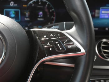 Mercedes-Benz E 200  Avantgarde MBUX Navi LED Kamera Totwinkel