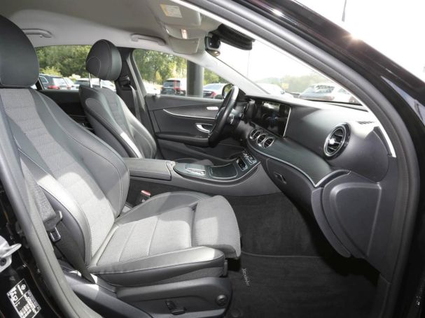 Mercedes-Benz E 200 Avantgarde MBUX Navi LED Kamera Totwinkel Mercedes-Benz E 200 Avantgarde MBUX Navi LED Kamera Totwinkel