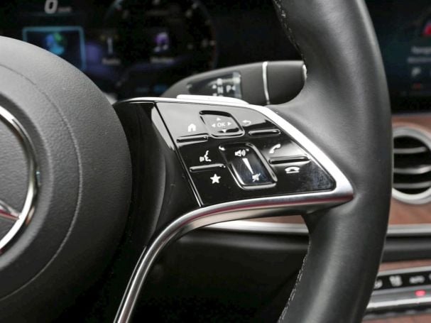 Mercedes-Benz E 300 d 4M Avantgarde Exclusive MBUX Schiebedach Mercedes-Benz E 300 d 4M Avantgarde Exclusive MBUX Schiebedach