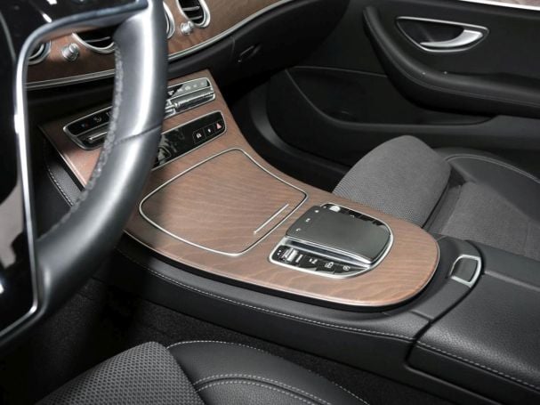 Mercedes-Benz E 300 d 4M Avantgarde Exclusive MBUX Schiebedach Mercedes-Benz E 300 d 4M Avantgarde Exclusive MBUX Schiebedach
