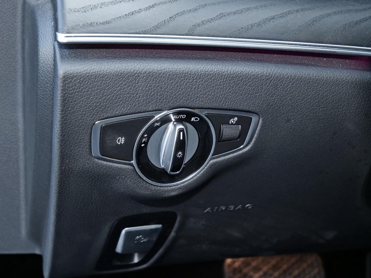 Mercedes-Benz E 300 de  Avantgarde Navi Schiebedach Distronic