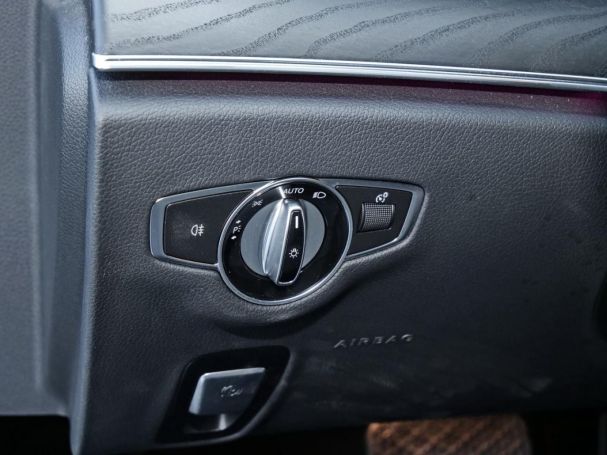 Mercedes-Benz E 300 de  Avantgarde Navi Schiebedach Distronic
