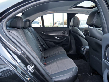 Mercedes-Benz E 300 de  Avantgarde Navi Schiebedach Distronic