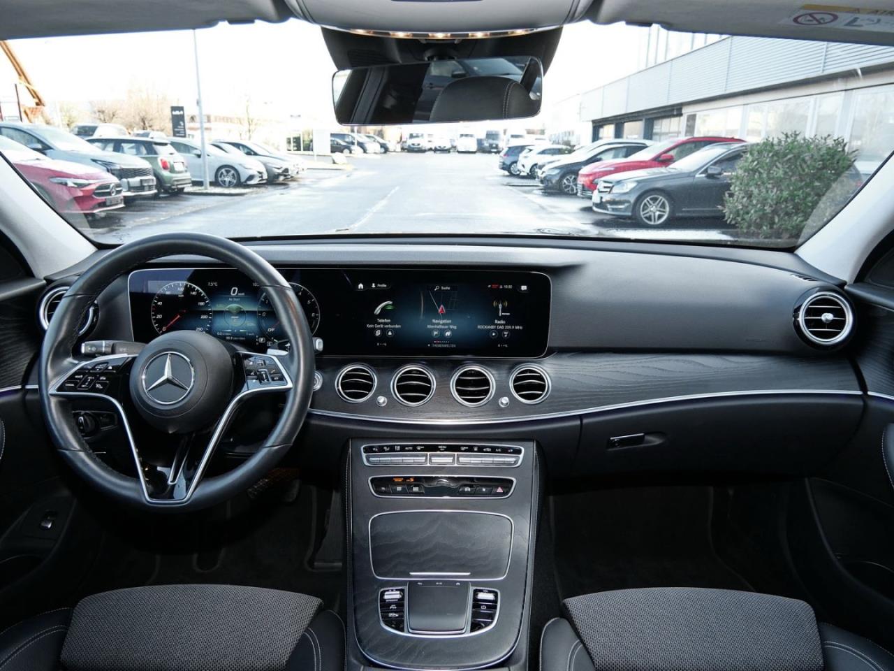 Mercedes-Benz E 300 de  Avantgarde Navi Schiebedach Distronic