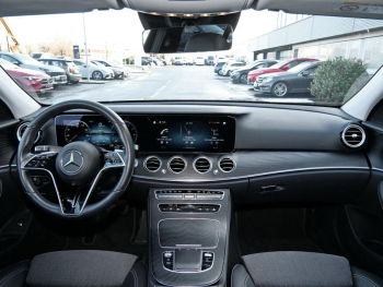 Mercedes-Benz E 300 de  Avantgarde Navi Schiebedach Distronic