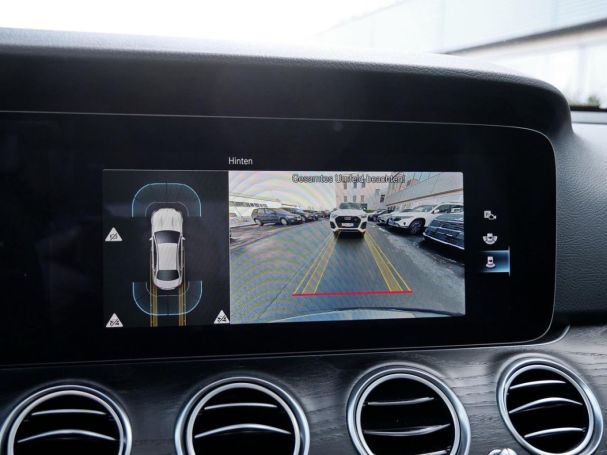 Mercedes-Benz E 300 de  Avantgarde Navi Schiebedach Distronic