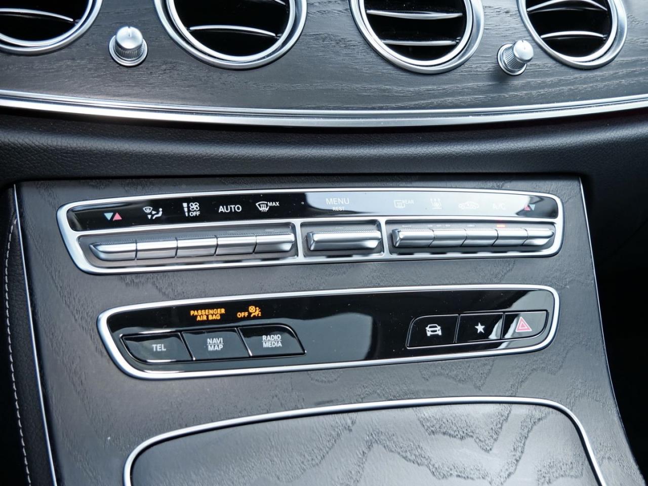 Mercedes-Benz E 300 de  Avantgarde Navi Schiebedach Distronic