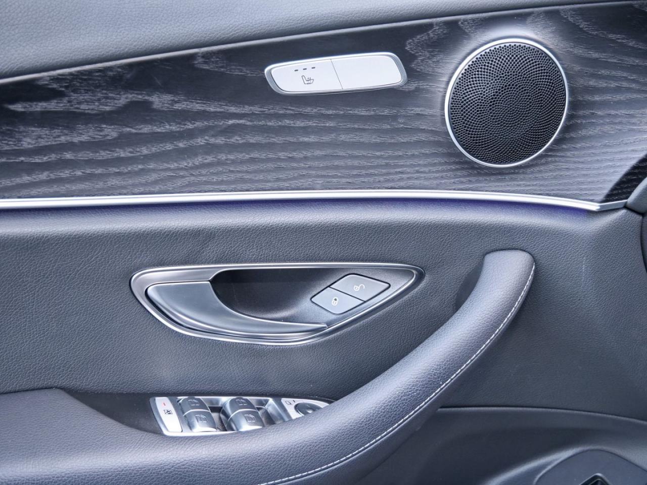 Mercedes-Benz E 300 de  Avantgarde Navi Schiebedach Distronic