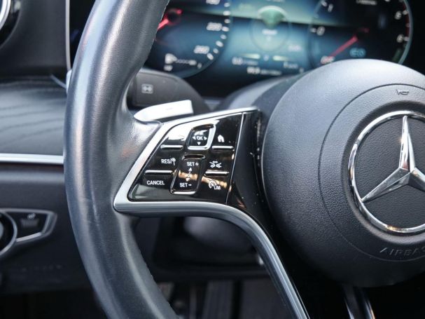 Mercedes-Benz E 300 de  Avantgarde Navi Schiebedach Distronic