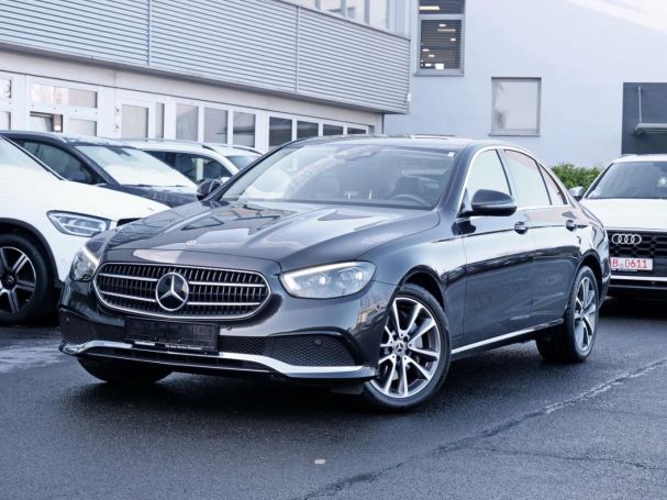 Mercedes-Benz E 300 de  Avantgarde Navi Schiebedach Distronic