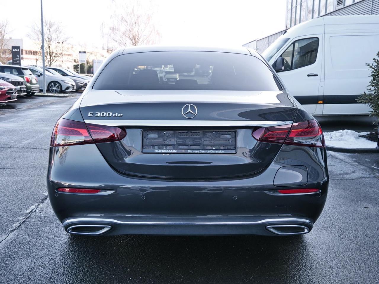 Mercedes-Benz E 300 de  Avantgarde Navi Schiebedach Distronic