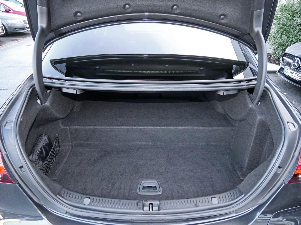 Mercedes-Benz E 300 de  Avantgarde Navi Schiebedach Distronic