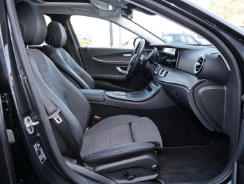Mercedes-Benz E 300 de  Avantgarde Navi Schiebedach Distronic