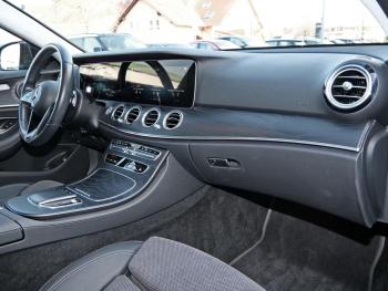 Mercedes-Benz E 300 de  Avantgarde Navi Schiebedach Distronic