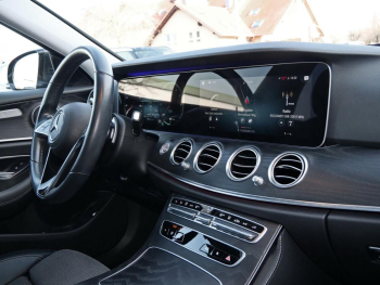Mercedes-Benz E 300 de  Avantgarde Navi Schiebedach Distronic