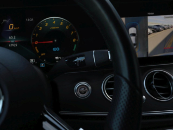 Mercedes-Benz E 300 e 4M AMG Night Panorama 360° AHK Distronic