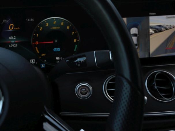 Mercedes-Benz E 300 e 4M AMG Night Panorama 360° AHK Distronic Mercedes-Benz E 300 e 4M AMG Night Panorama 360° AHK Distronic