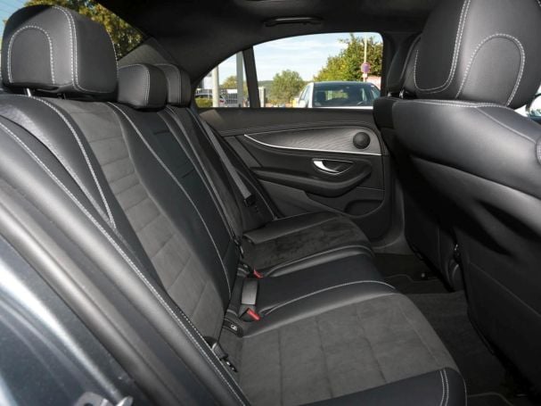 Mercedes-Benz E 300 e 4M AMG Night Panorama 360° AHK Distronic